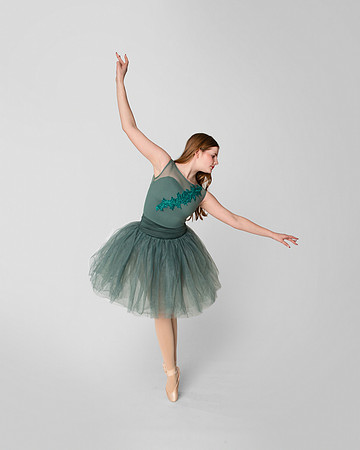 ADJ-2692 cln midcnt detlt wht NZ Allie Gahm