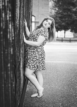 ADJ-06265 cln ext fxbckgnd persp ext hicntrst hyky levrch grd sftlt cnt sub sftmwrmmat mood BW
